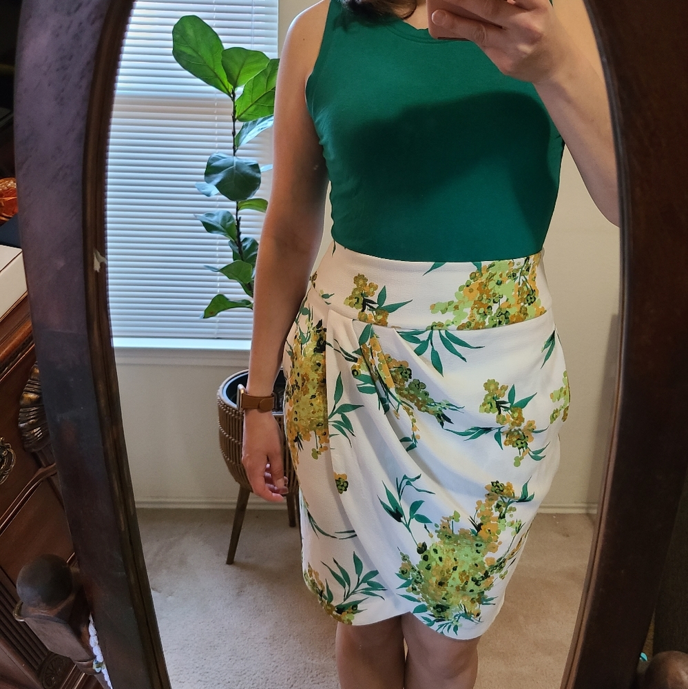 New York and Company floral skirt size 6